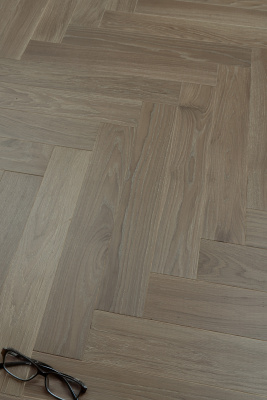 Паркет Herringbone (Английская елочка) OAK ANVIL HB Karelia    Дуб однополосная масло