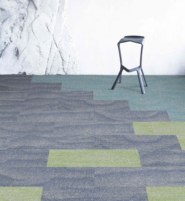 Ковровая плитка Innovflor Universe 402L 0.25*1.00 м 100% ПОЛИАМИД Solution dyed Синий, темный
